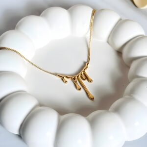 Elegant gold pendant with intricate design for women – perfect for weddings, parties, and gifting. Shop premium gold jewelry online