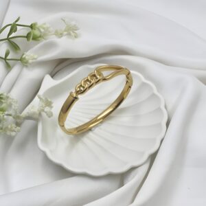 Elegant gold-plated bracelet with a modern design, perfect for women and special occasions