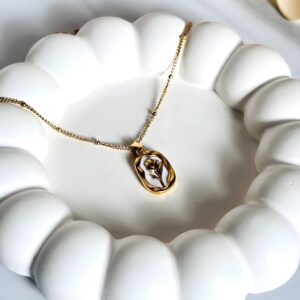 Elegant gold pendant with intricate design for women – perfect for weddings, parties, and gifting. Shop premium gold jewelry online.