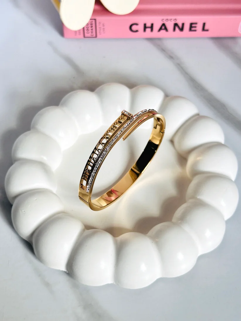 Jewellci Anti-Tarnish Gold-Plated Bracelet | Long-Lasting 18K Gold Jewelry Jewellci Anti-Tarnish Gold-Plated Bracelet – 18K gold-plated, durable, hypoallergenic, and long-lasting jewelry for everyday wear and gifting