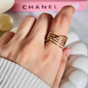 Elegant anti-tarnish gold ring with a long-lasting shine, perfect for everyday wear.