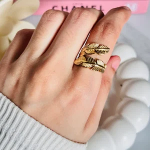 Elegant anti-tarnish gold ring with a long-lasting shine, perfect for everyday wear.