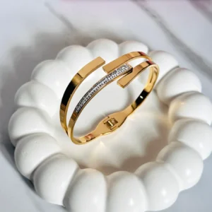 Jewellci Anti-Tarnish Gold-Plated Bracelet – 18K gold-plated, durable, hypoallergenic, and long-lasting jewelry for everyday wear and gifting