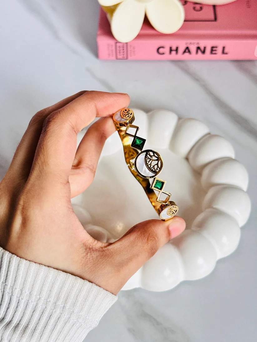 Jewellci Anti-Tarnish Gold-Plated Bracelet | Long-Lasting 18K Gold Jewelry Jewellci Anti-Tarnish Gold-Plated Bracelet – 18K gold-plated, durable, hypoallergenic, and long-lasting jewelry for everyday wear and gifting