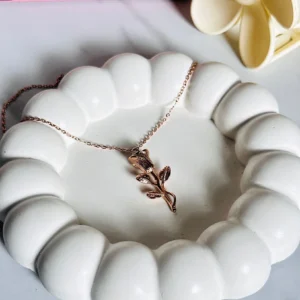 Elegant gold pendant with intricate design for women – perfect for weddings, parties, and gifting. Shop premium gold jewelry online.